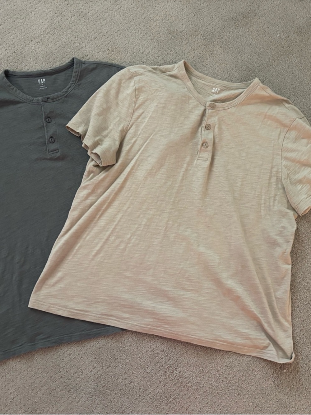 GAP Short Sleeve Henley Tee in Beige and Charcoal